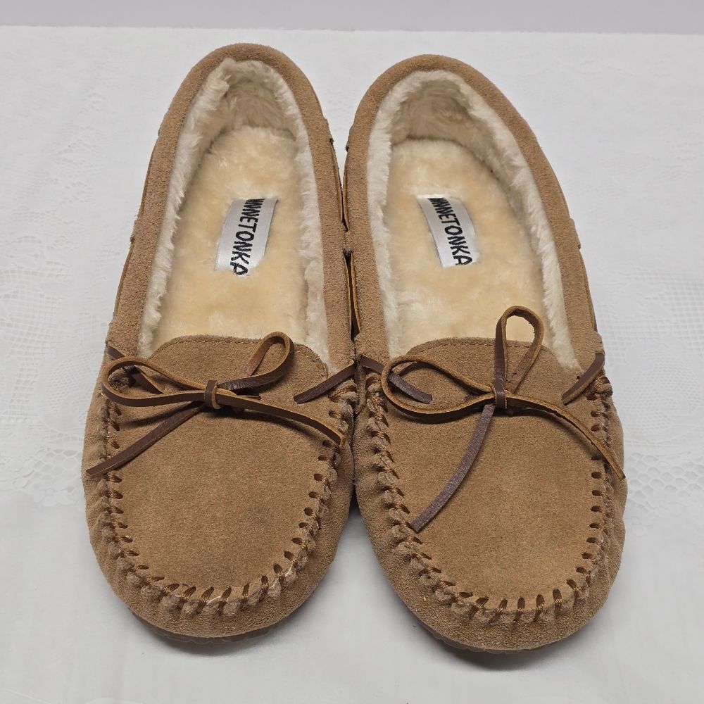 NEW Minnetonka Cally Tan Suede Slipper Cozy Warm Moccasins Womens 10
